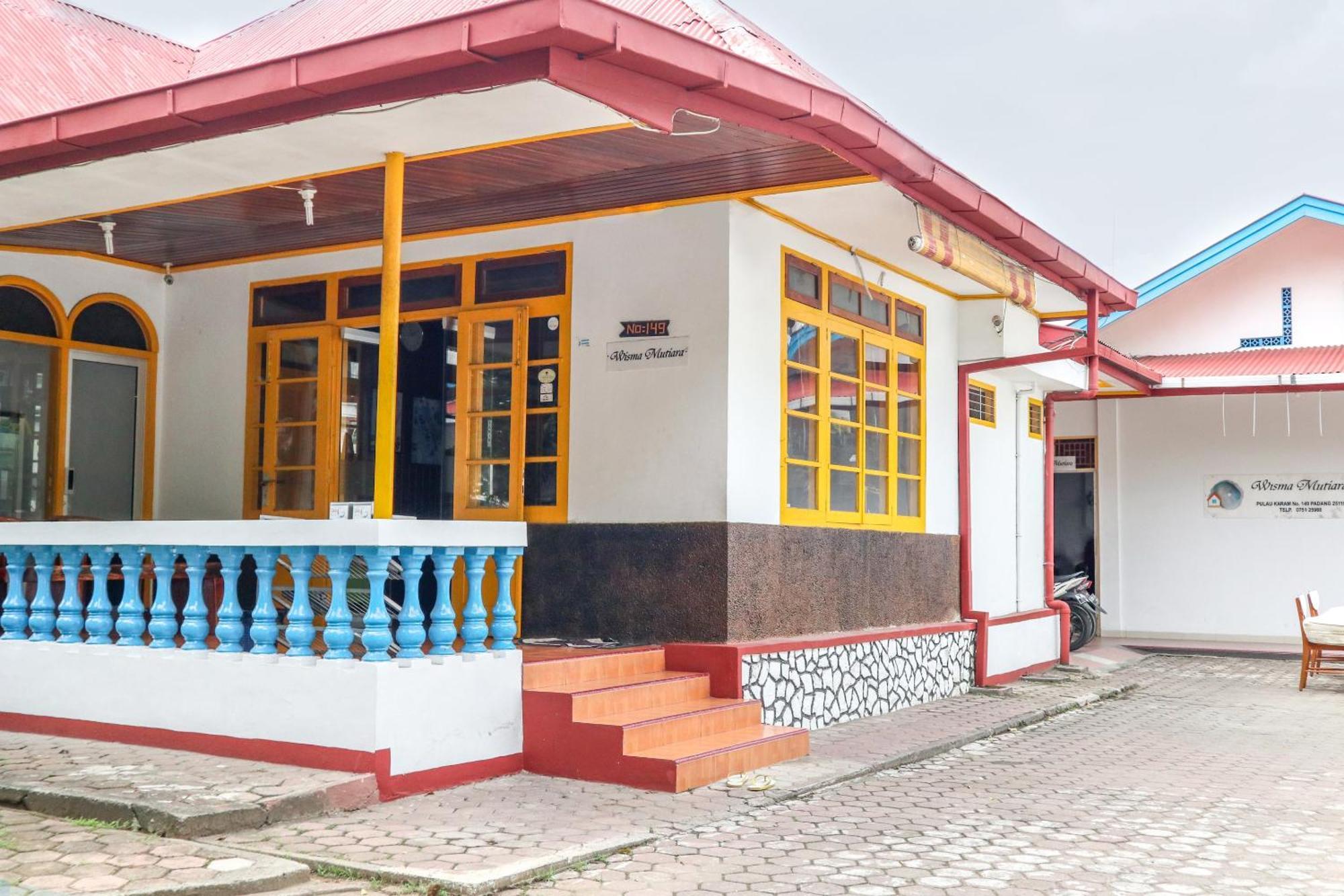 Wisma Mutiara Padang  Bagian luar foto