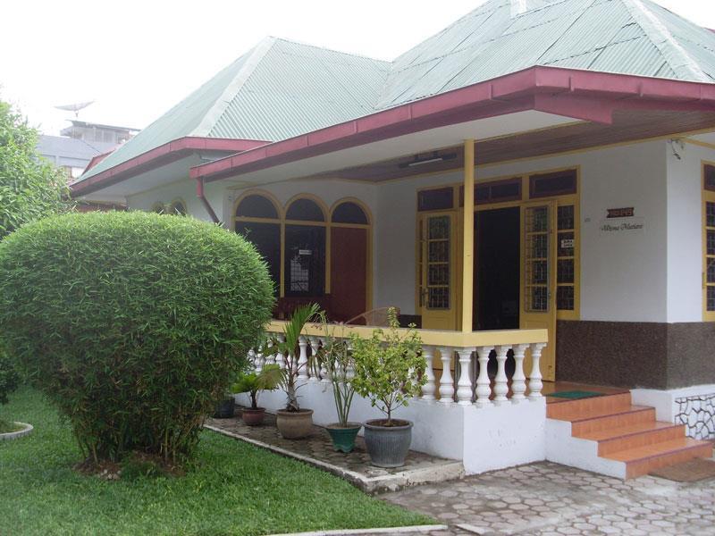 Wisma Mutiara Padang  Bagian luar foto