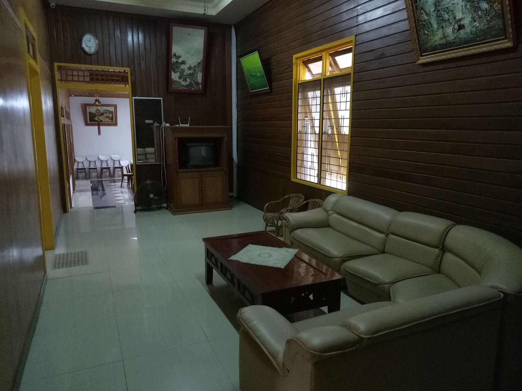 Wisma Mutiara Padang  Bagian luar foto